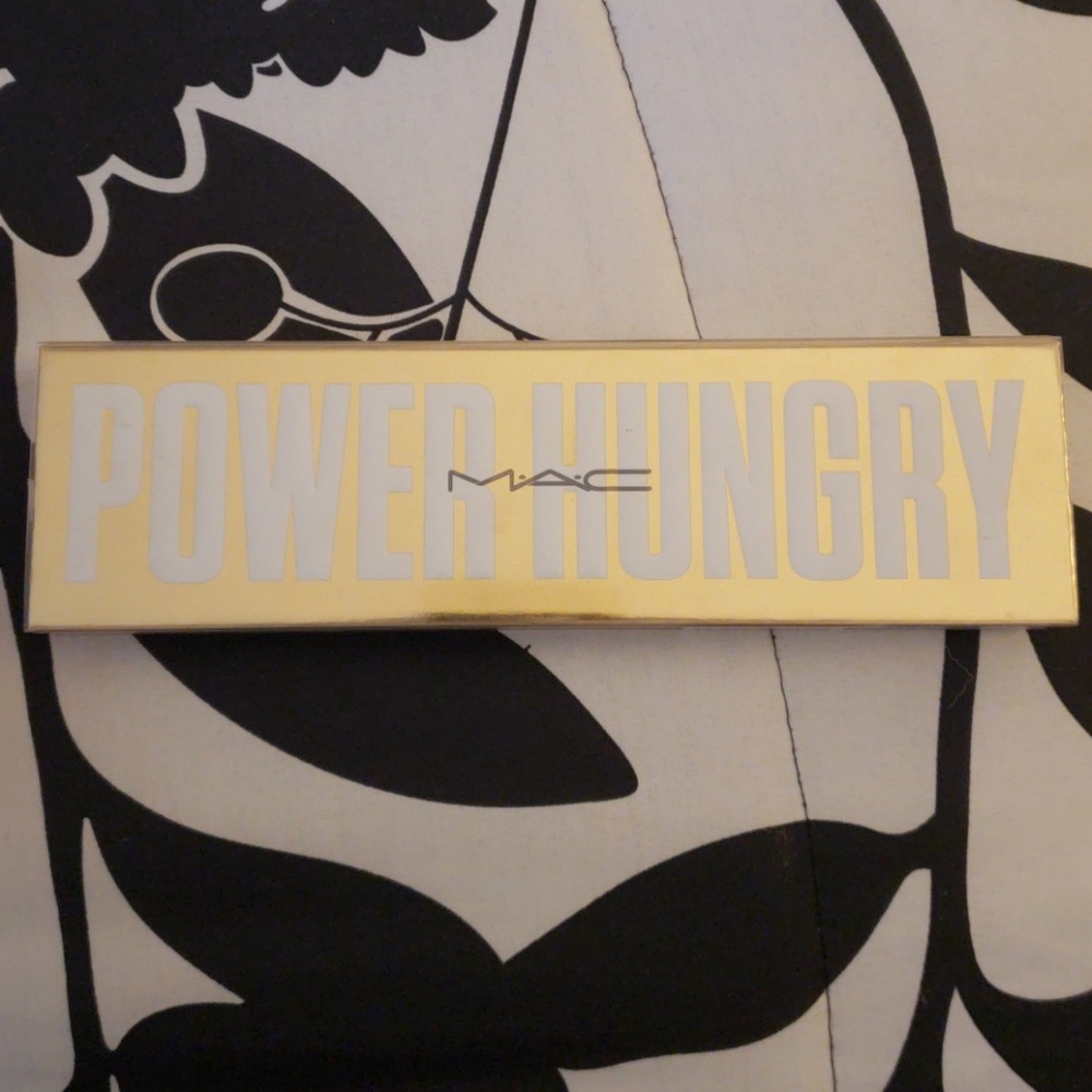 MAC power hungry pallette
